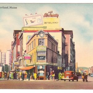 Portland, Maine, c. 1940 - Postal antigua – Escena callejera de Hay's Corner – Curt-Teich Linen K-9180 – Letrero eléctrico de farmacia