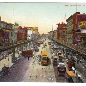 New York, 1906 – Vecchia cartolina – Scena di Bowery Street – Ferrovia sopraelevata, primi autobus e traffico di cavalli – Finitura glitterata - Retro non diviso