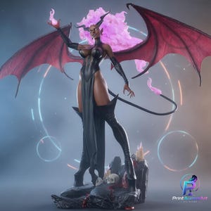 Puede incluir: Una figura de demonio de piel oscura con grandes alas rojas, cuernos y una cola larga. El personaje viste un body negro y botas altas, sosteniendo una llama rosa. Se apoya sobre una base rocosa con calaveras, que incluye el texto PrintAuroraArt.