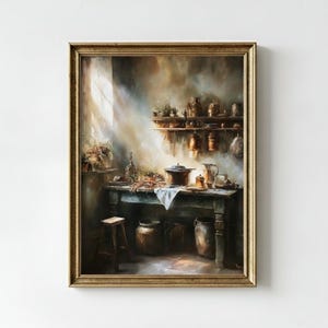 Può includere: Dipinto incorniciato di una scena di cucina rustica. L'opera raffigura un tavolo di legno con vari oggetti da cucina, tra cui pentole, barattoli e uno sgabello. La tavolozza dei colori è calda, con un'illuminazione soffusa e un'estetica vintage.