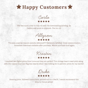 Może przedstawiać: Grafika z opiniami klient&oacute;w zatytułowana Happy Customers z brązowym tekstem na jasnoszarym, teksturowanym tle. Przedstawia cztery pięciogwiazdkowe recenzje od Carli, Allyson, Kristin i Duke'a, opisujące ich doświadczenia z wydrukami cyfrowymi.