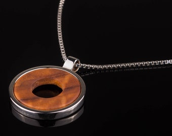 Anhänger Franzis aus Silber und Olivenholz