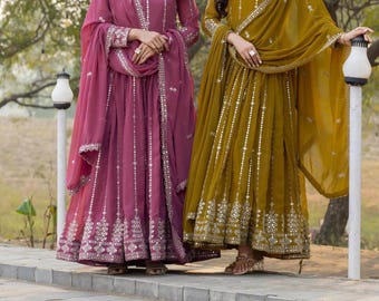 Besticktes Anarkali-Kleid mit Dupatta: Pakistanischer Hochzeitsanzug
