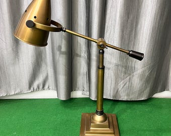 Lámpara de escritorio de latón hecha a mano, luz de trabajo con brazo ajustable, estilo industrial vintage, iluminación moderna para oficina.