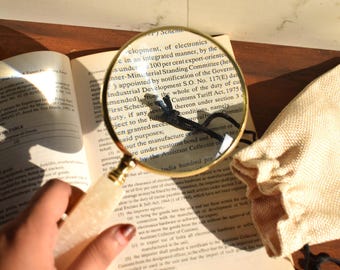 Lupa de latón antiguo, accesorio decorativo vintage para escritorio de lectura.