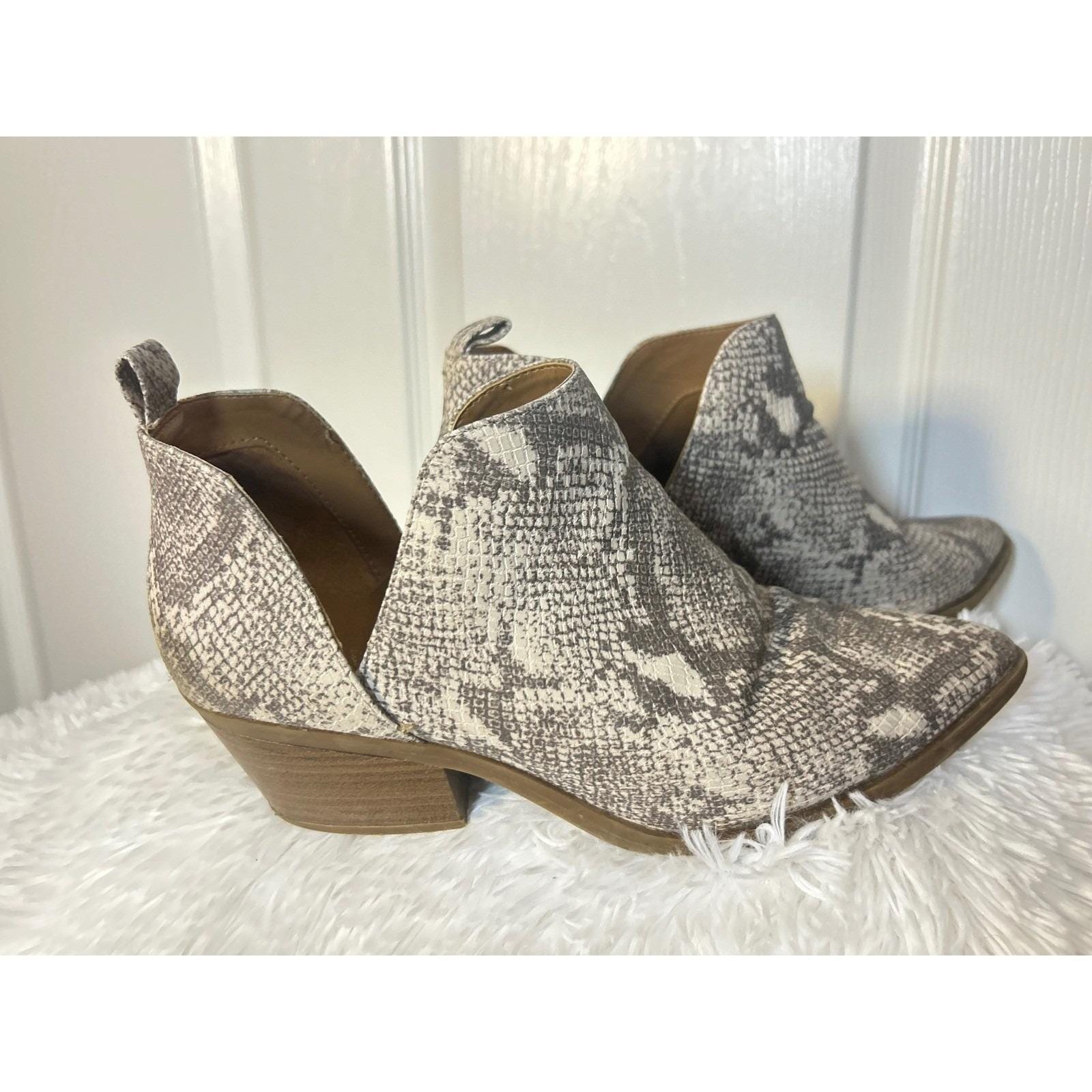 Men\'s Pointed Snake-Print Ankle Boots in Brown, cream, grey, and black Snakeskin Men Boots - Etsy main image 4