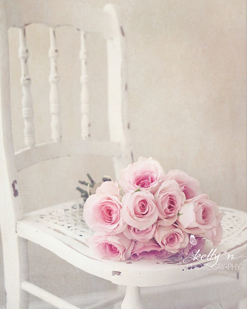 Fotografie - Blumenstrauß aus Rosen-Foto, Blumenstillleben, rosa Rosen Druck, Wand, rosa und weiß Kunst, Kinderzimmer Dekor, Feminine Dekor Bild 1