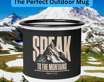 Caneca Mountain Design Camp, com estampa de Marcos 11:23, design cristão, caneca ideal para trilheiros, item religioso com versículo bíblico.