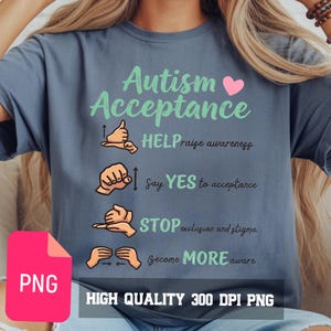 Può includere: Una maglietta blu con le parole "Accettazione dell'Autismo" in verde, insieme a simboli del linguaggio dei segni e frasi come "Aiuta a sensibilizzare" e "Dì SÌ all'accettazione". Un file PNG rosa è in basso a sinistra.
