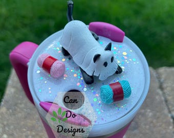 Cat with Ghost costume playing with yarn for 40oz or 20/30oz Stanley Tumbler lid H2.0; 3D Topper ONLY Halloween gift; Yarn colors may vary