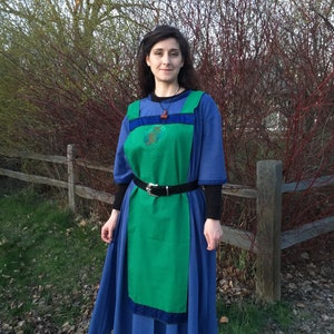 Viking Apron Dress - The Voyager - Kelly Green Linen with Anima Rabbit - Viking Dress - Viking Garb - Viking Clothing - Viking Costume