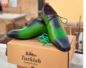 Artisan-gefertigte Good Year Welted Handpolierte Grüne Patina Leder Whole Cut Schuhe