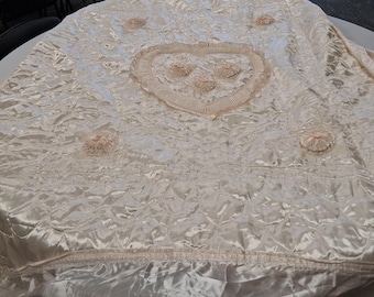 Copriletto matrimoniale/queen size in raso stile cottagecore vintage con federe a cuori e volant