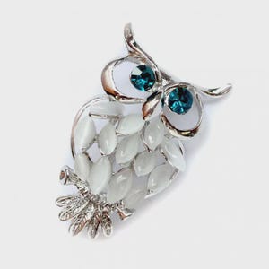 Uil broche sieraden goud en zilver metaal cadeau voor haar blauwe strassteentjes oranje vintage stijl elegant 44х22 mm