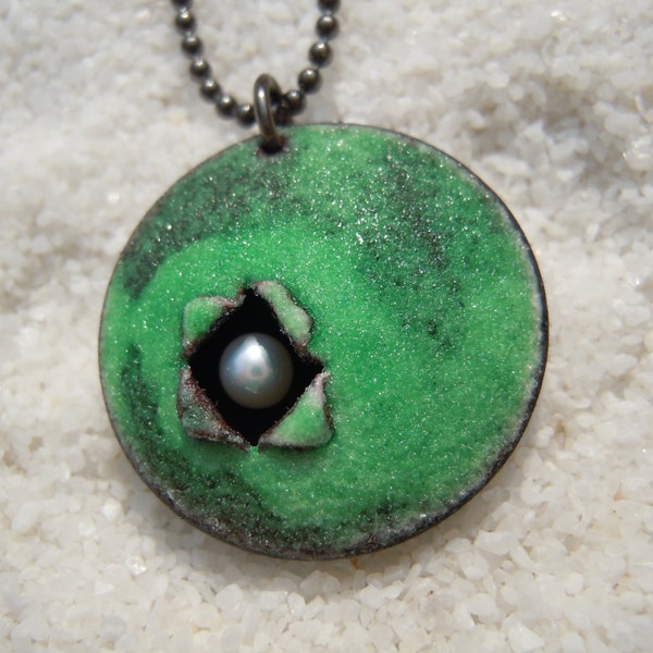 Green jewelry Green circle necklace Artisan jewelry Pearl jewelry gunmetal chain