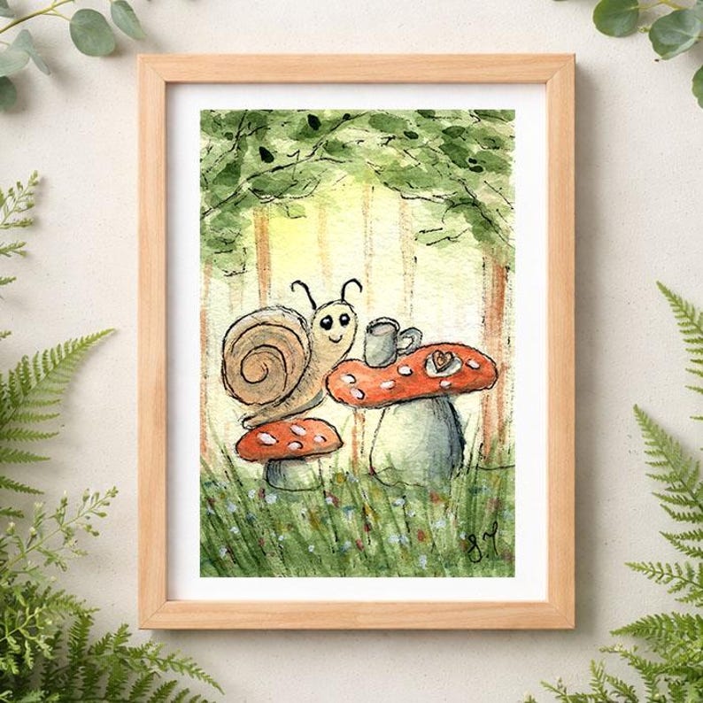Akvarell konsttryck med snigel och svamp, nyckfull stugfärgad skogsdekor (13x18 cm) Snail Tea Time