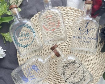 Personalisierte leere Whiskyflasche, kundenspezifische Hochzeitsandenken-Flasche, graviertes Paar-Namensgeschenk, Jahrestagsdekor, rustikale Brautpartybevorzugung