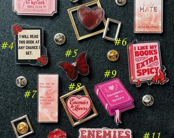 Enemies to Lovers Acryl Pin, Romanze Buch Liebhaber Pin, würzige Leseratten Pins, verdrehter Hass inspiriert Geschenk, süße Leser Accessoires