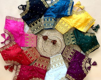 ゴールド刺繍のシルクサリーブラウス、肘丈袖、ラウンドネック、フロントフック、タッセル