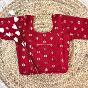 Dehnbare Baumwoll-Sari-Bluse, Rundhalsausschnitt, Pom-Pom-Spitze, Ellbogenärmel (Größe 82-99 cm)