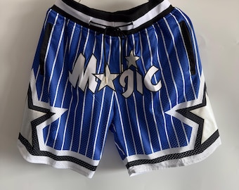 Short de basketball rétro Orlando Magic | Short en maille rayée bleue style Just Don | Poches zippées | Logo brodé | Streetwear