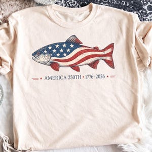 Amerikas 250:e fisk PNG, patriotisk fiskare 1776-2026, nödställd amerikansk flagga fiskedesign, sublimering PNG, digital nedladdning