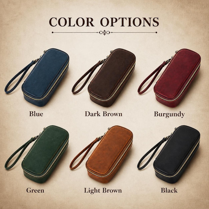 Puede incluir: Seis estuches rectangulares con cremallera en azul, marr&oacute;n oscuro, burdeos, verde, marr&oacute;n claro y negro. Cada estuche tiene una correa de mu&ntilde;eca a juego y una cremallera dorada. El texto "COLOR OPTIONS" est&aacute; en la parte superior.