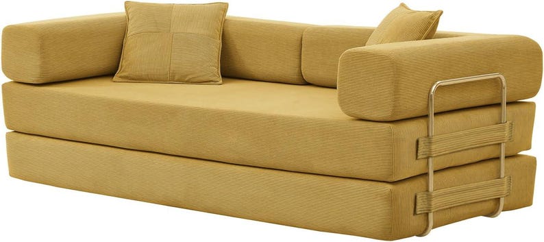 Puede incluir: Una taza de cer&aacute;mica blanca con un asa negra y el texto "But first, coffee" en un estilo manuscrito. La taza est&aacute; sobre una superficie blanca. La taza mide 10 cm de alto.