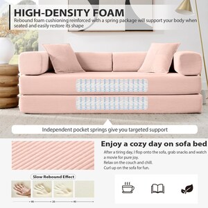 Puede incluir: Un sof&aacute; cama rosa con dos cojines a juego. El texto "HIGH-DENSITY FOAM" y "Independent pocket springs give you targeted support" son visibles. El sof&aacute; cama est&aacute; dise&ntilde;ado para la comodidad y la relajaci&oacute;n.