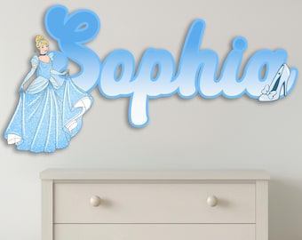 Decoración de pared de madera personalizada para habitación infantil de la Princesa Cenicienta de Disney, arte de pared de madera con nombre de personajes de Disney para guardería, letrero de puerta con aspecto brillante.