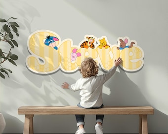 Letreros de madera personalizados con nombre de Winnie The Pooh Peekaboo para puerta de habitación infantil.
