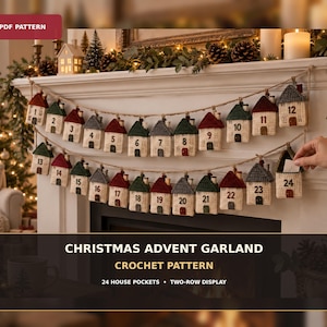 Puede incluir: Una guirnalda de adviento de ganchillo con 24 bolsillos individuales en forma de casa suspendidos en una cuerda en dos filas. Cada casa es de color crema con un techo rojo, verde o gris y un número. El texto dice PDF PATTERN CHRISTMAS ADVENT GARLAND.