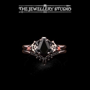 Schwarz Coffin Cut Ring Set | Gothic Verlobungsring | Schwarzer Edelstein Ring | Rosegold Alternative Ring | Besonders Schmuck von Merrilldesign