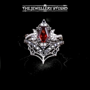 Bague rubis de laboratoire rouge taille cercueil • Bijoux pour couple gothiques sombres