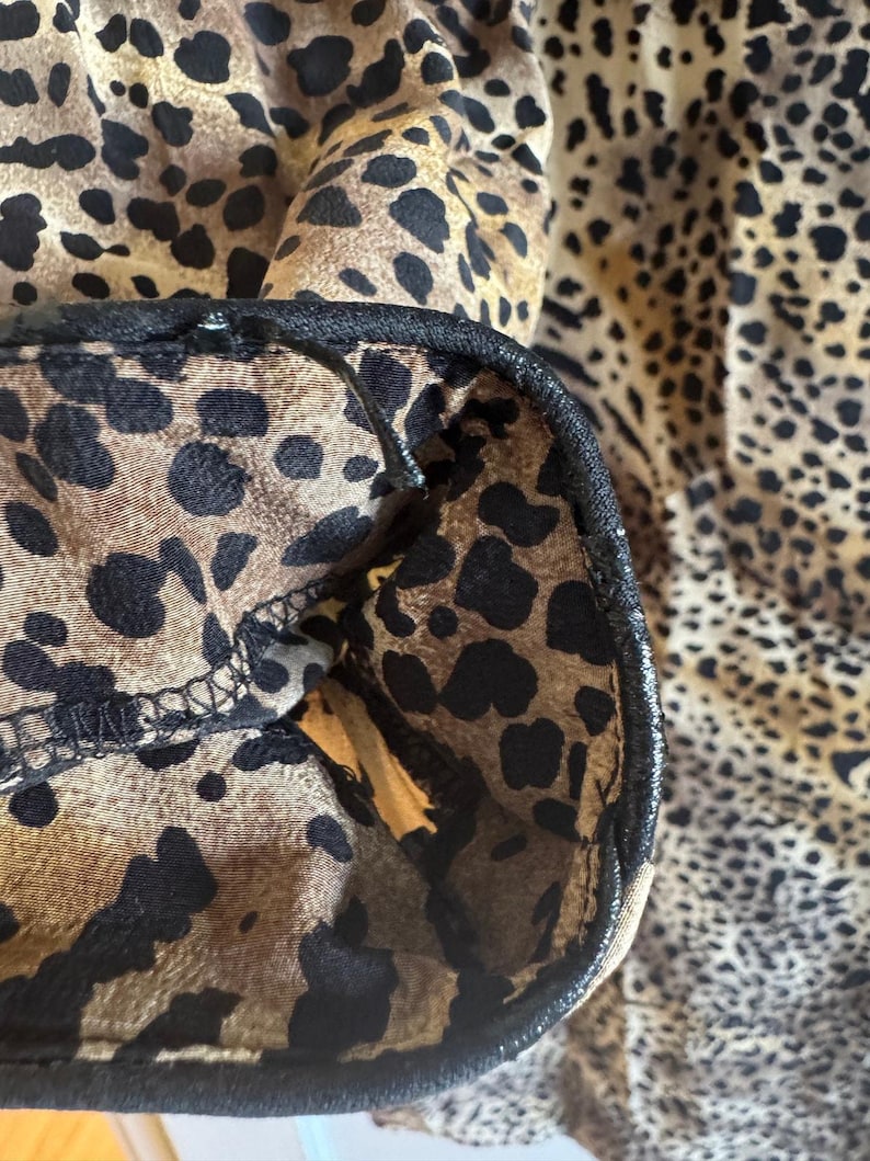 Vintage Adrianna Papell Silk Leopard Print Duster | Plus Size 20L Longline Tunic Jacket | Y2K Mob Wife Aesthetic Cheetah Silk Top image 6