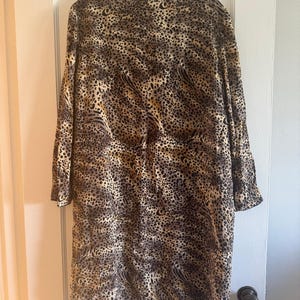 Vintage Adrianna Papell Silk Leopard Print Duster | Plus Size 20L Longline Tunic Jacket | Y2K Mob Wife Aesthetic Cheetah Silk Top image 2