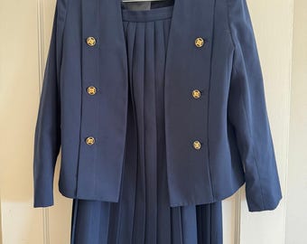 Vintage Lilli Ann Collection rokkostuumset | Eind jaren 80, begin jaren 90 marineblauwe kraagloze blazer geplooide midirok | ILGWU Gemaakt in de VS