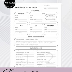 Op de afbeelding: Een afdrukbaar kaarstestblad met secties voor kaarsdetails, lont, kleurstof, geur en pre-brandinformatie. Bevat brandtestsecties en ruimte voor notities. Met de tekst "Instant Printable Download".