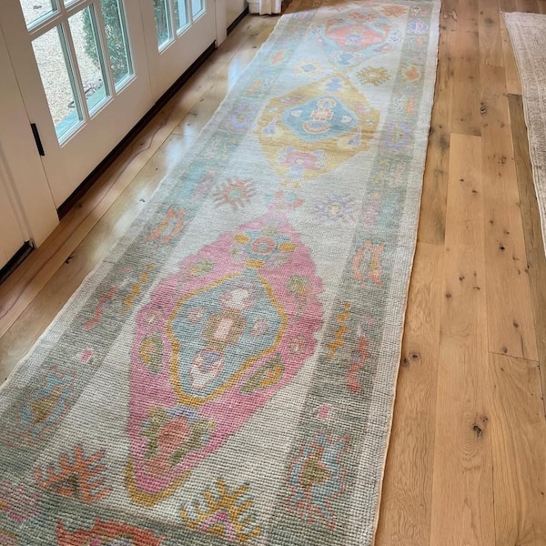 Handgeknoopt Oushak-lopervloerkleed, pastelkleurige Turkse gangloper, rozeblauw vintage wollen tapijt, Cottagecore-haldecor