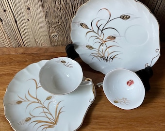 Plato de aperitivo y taza de té vintage Lefton China con diseño de trigo dorado - juego de 2