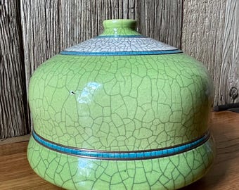 Jarrón de cerámica Raku de Richard Gruchalla y Carrin Rosetti, verde/azul con alambre de cobre.