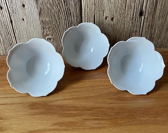 Vintage MCM Japanese Porcelain Lotus Flower Nesting/Rice Bowls - set of 3