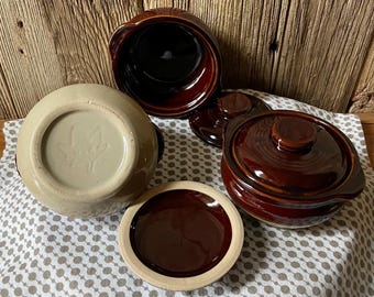 Juego de 3 ollas individuales para frijoles/sopas Maple Leaf Monmouth de la década de 1960 con tapa.