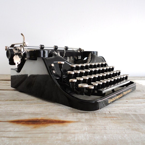 Pristine 1920s Underwood Portable Typewriter with Case