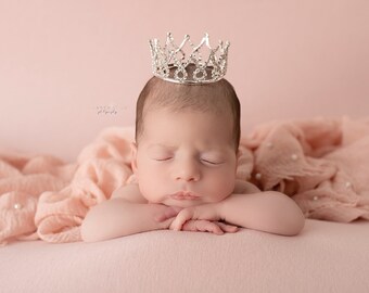 Rhinestone Baby Crown in silver, newborn or maternity, tiara 2.25 wide & 1.25 inches tall, Austrian Crystals, bebe foto, Lil Miss Sweet Pea