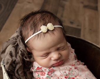 Pearl BowHeadband, bandeau bebe, bebe foto, newborn photographer, baby bling, newborn photography headband, by Lil Miss Sweet Pea