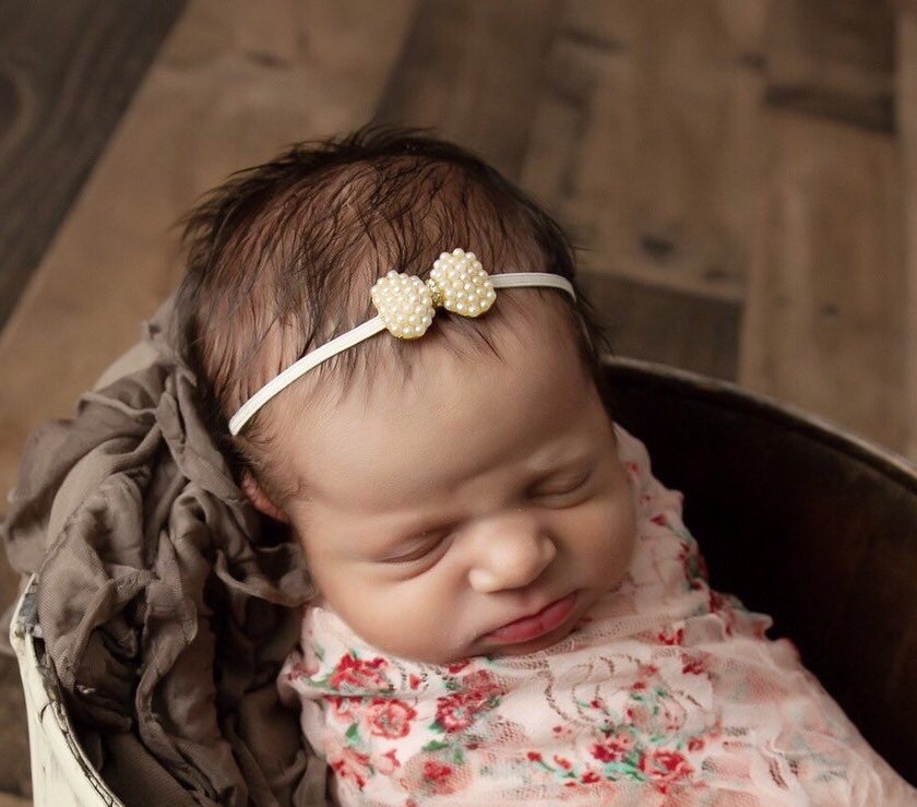 Pearl Bowheadband Bandeau Bebe Bebe Foto Newborn Photographer Baby Bling Newborn Photography Headband By Lil Miss Sweet Pea