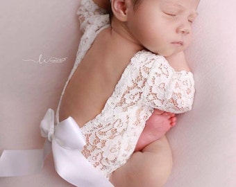 Newborn Lace Romper in White or Pink, withor without a bow, low back, couture romper, photoshoot, bebe foto, Lil Miss Sweet Pea