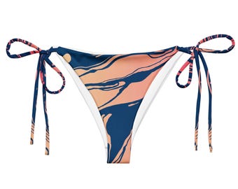 Braguita de bikini de tiras recicladas color arena dorada con efecto mármol, solo la parte inferior.