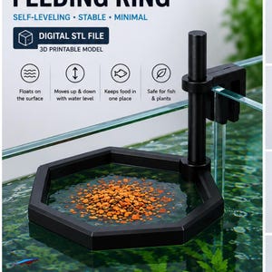 Könnte beinhalten: Ein schwarzer, sechseckiger, schwimmender Futterring für Aquarien. Der Ring ist an einer schwarzen Halterung befestigt und enthält Fischfutter. Der Text auf dem Bild lautet "FLOATING FEEDING RING" und "DIGITAL STL FILE".